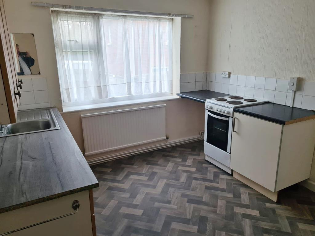 Lot: 32 - TOWN CENTRE SEVEN FLAT FREEHOLD RESIDENTIAL INVESTMENT - 